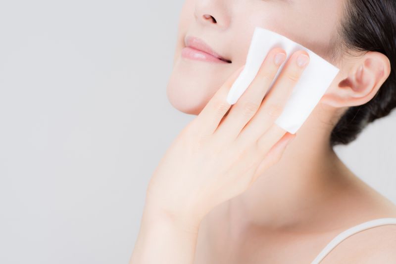 dùng Toner làm sạch và mềm da